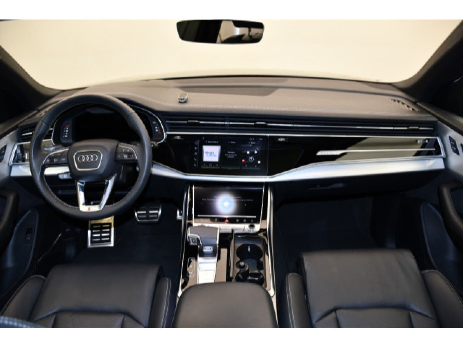 Audi - SQ8_4