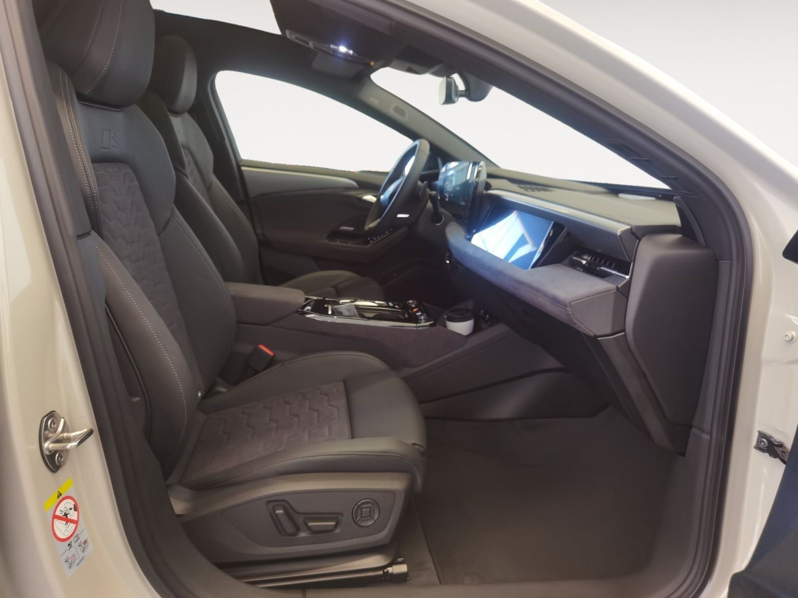 Audi - A6 Avant e-tron_15