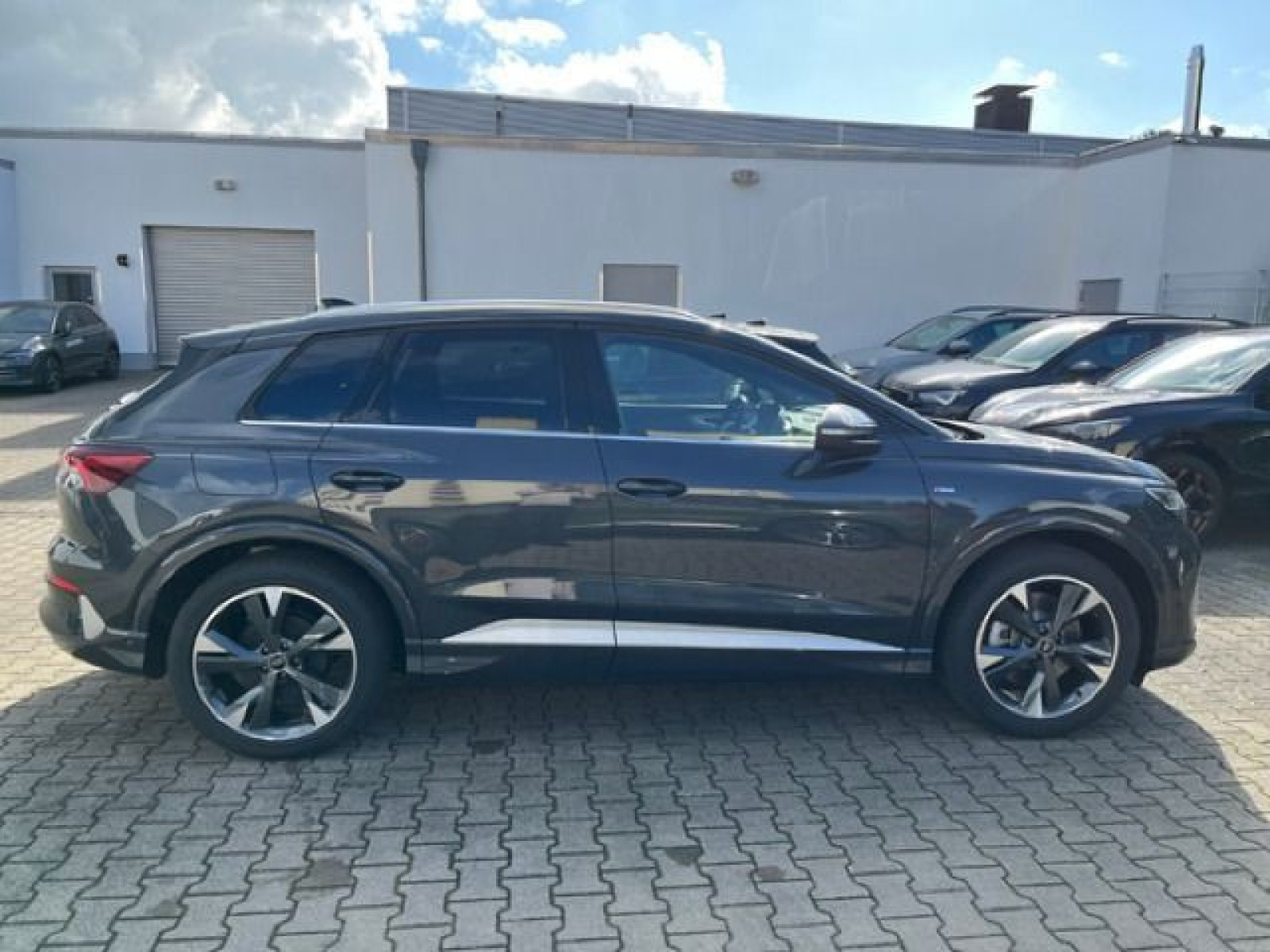 Audi - Q4 e-tron_8