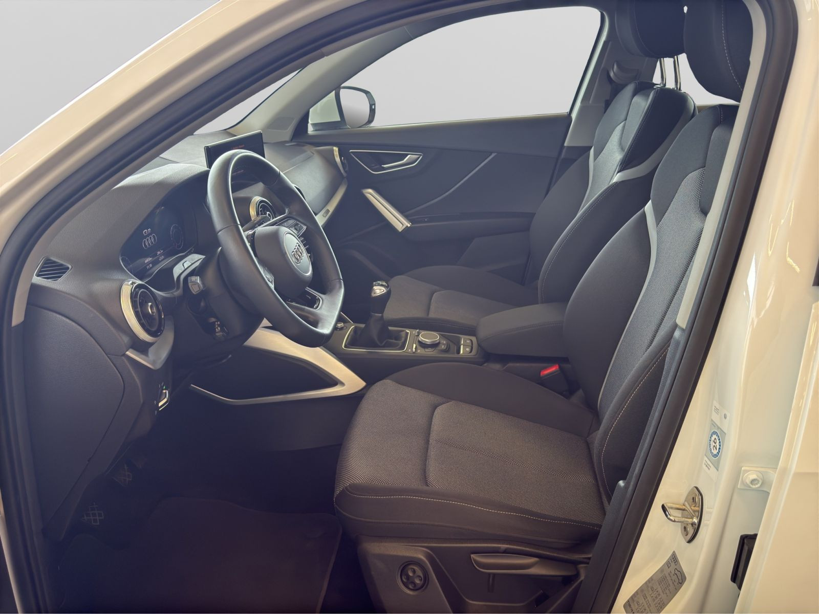 Audi - Q2_10