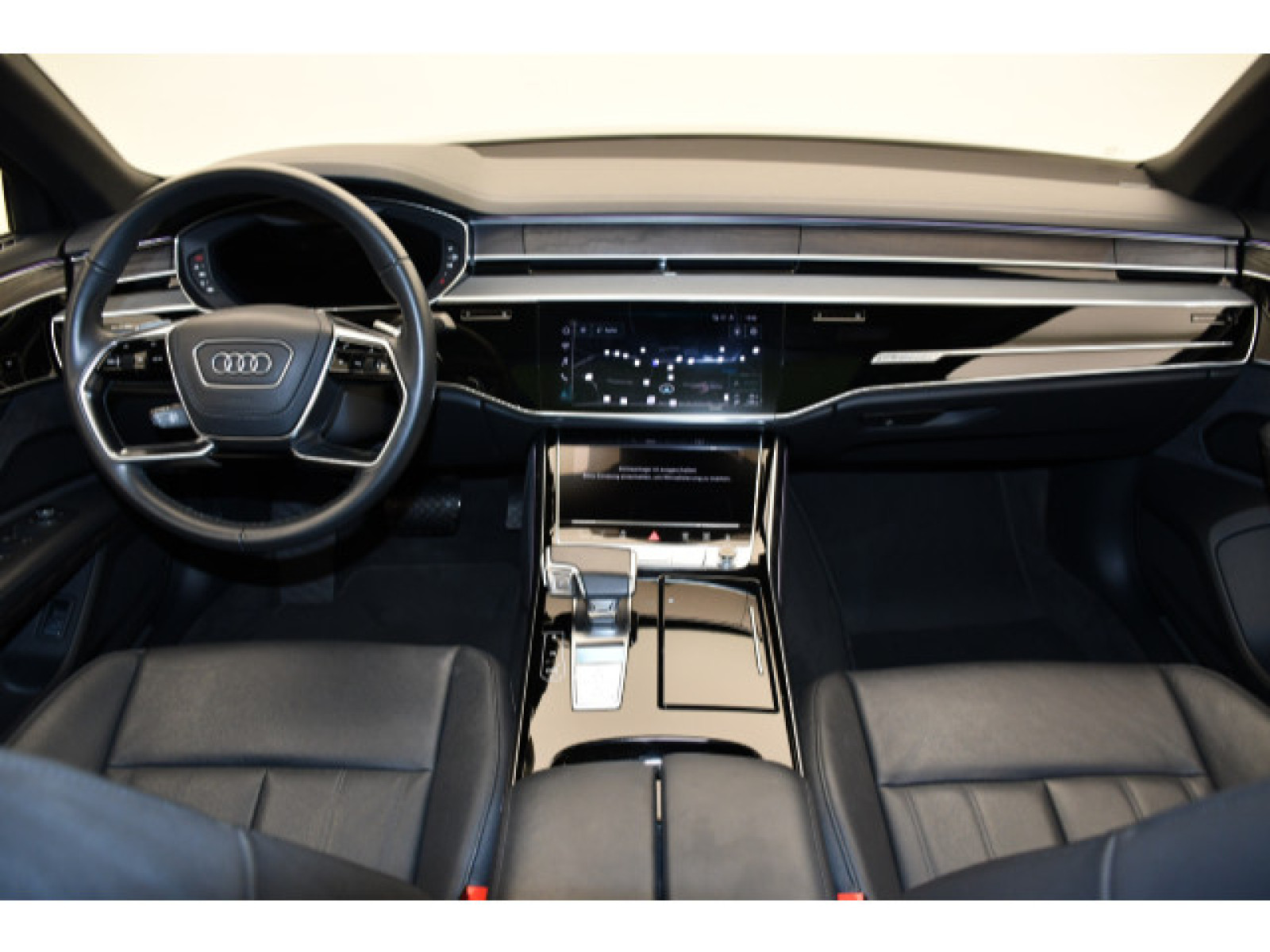 Audi - A8_4