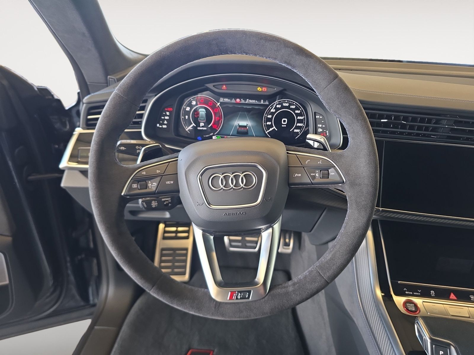 Audi - RS Q8_12