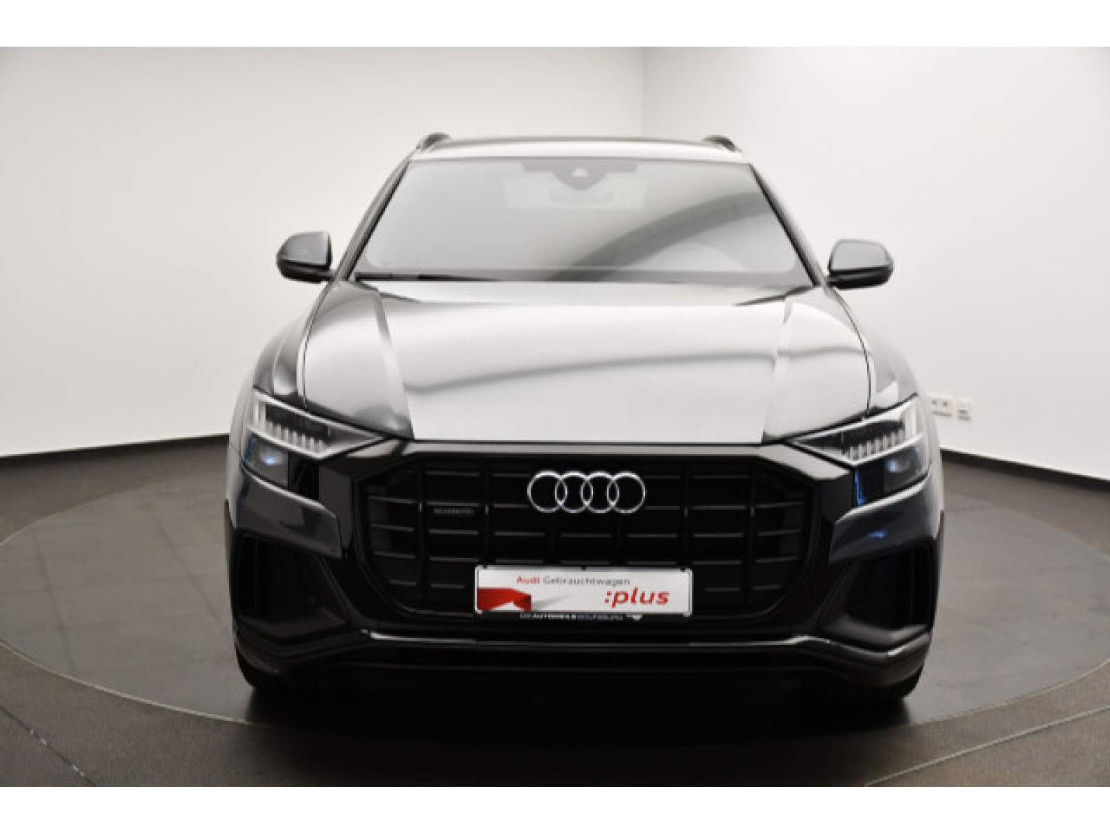 Audi - Q8_20