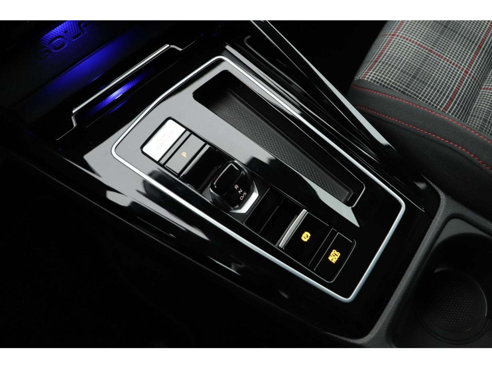 Volkswagen - Golf GTI_12