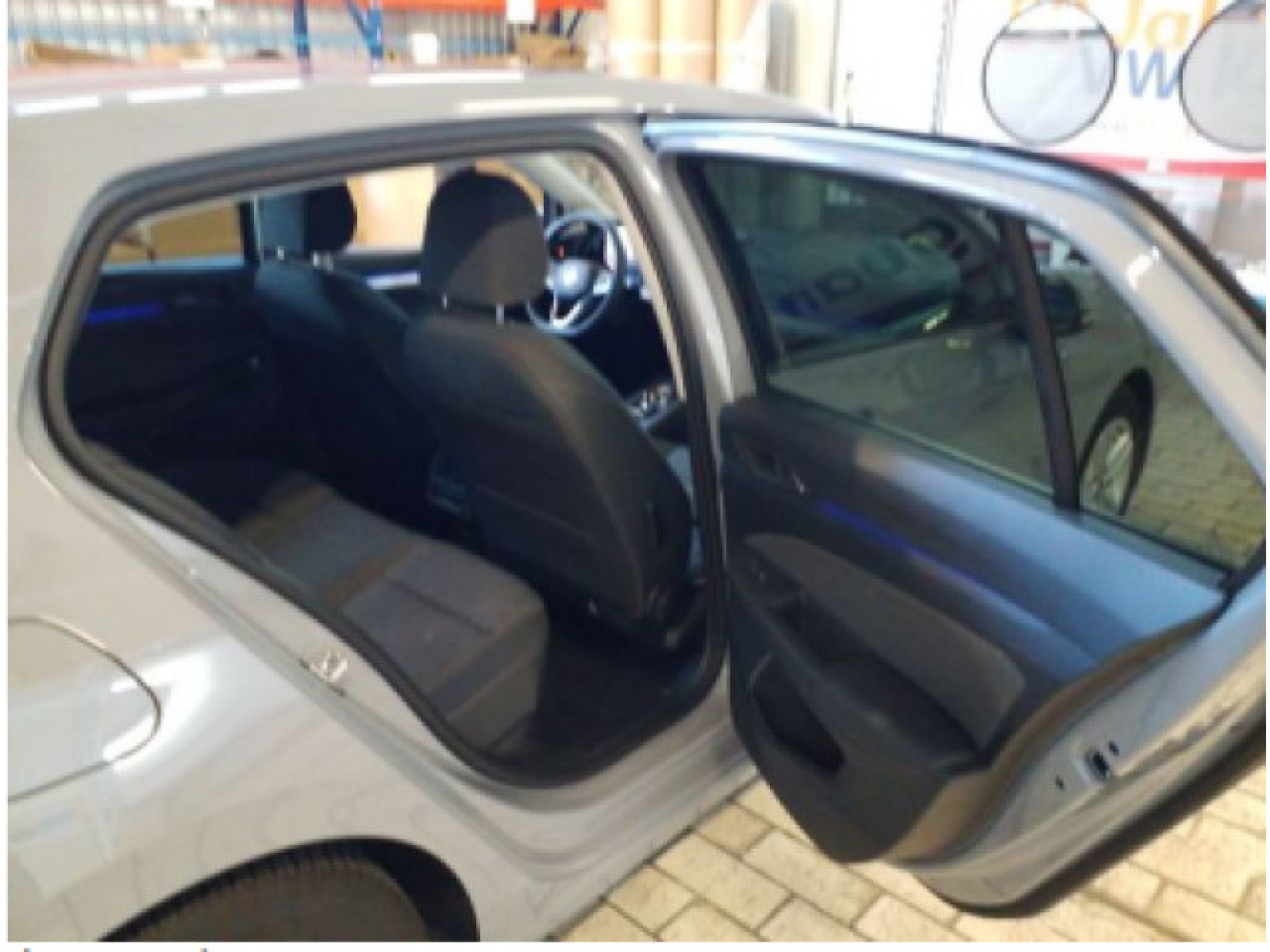 Volkswagen - Golf_9