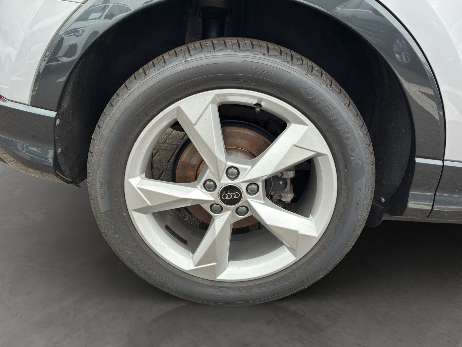 Audi - Q3_15
