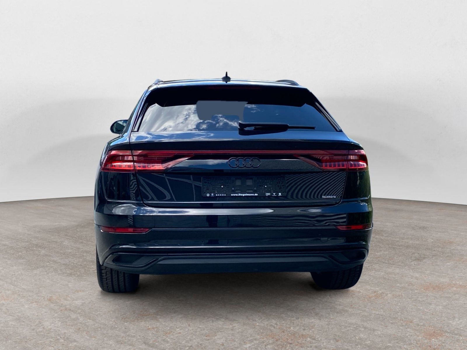 Audi - Q8_5