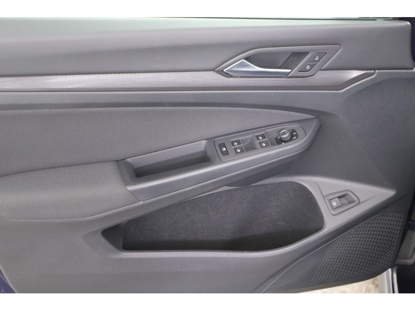 Volkswagen - Golf_12