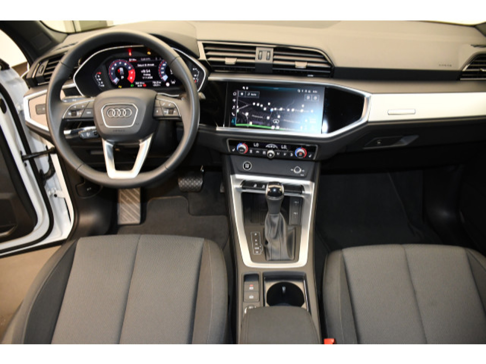 Audi - Q3_6