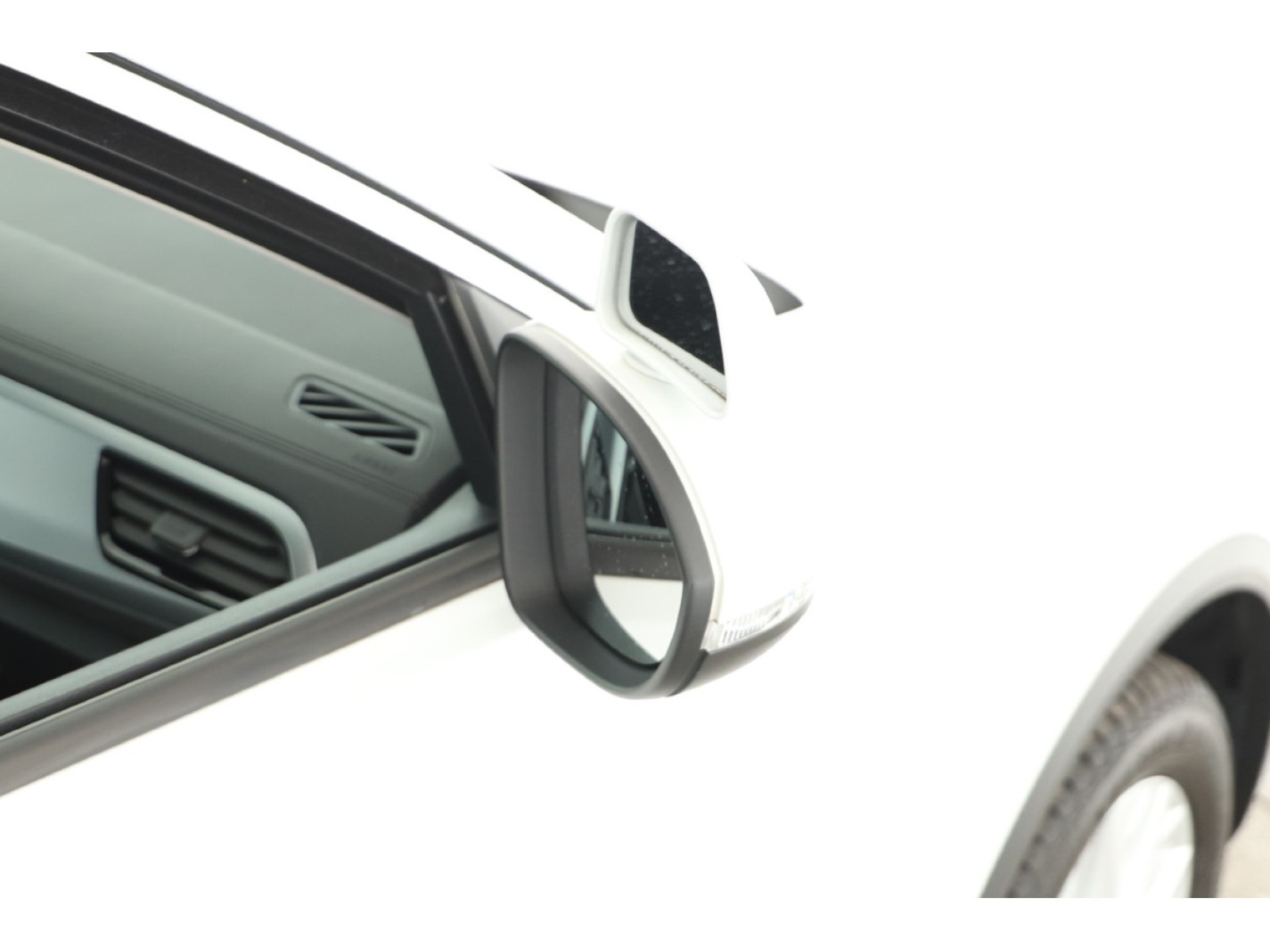 Volkswagen - T-Roc_6