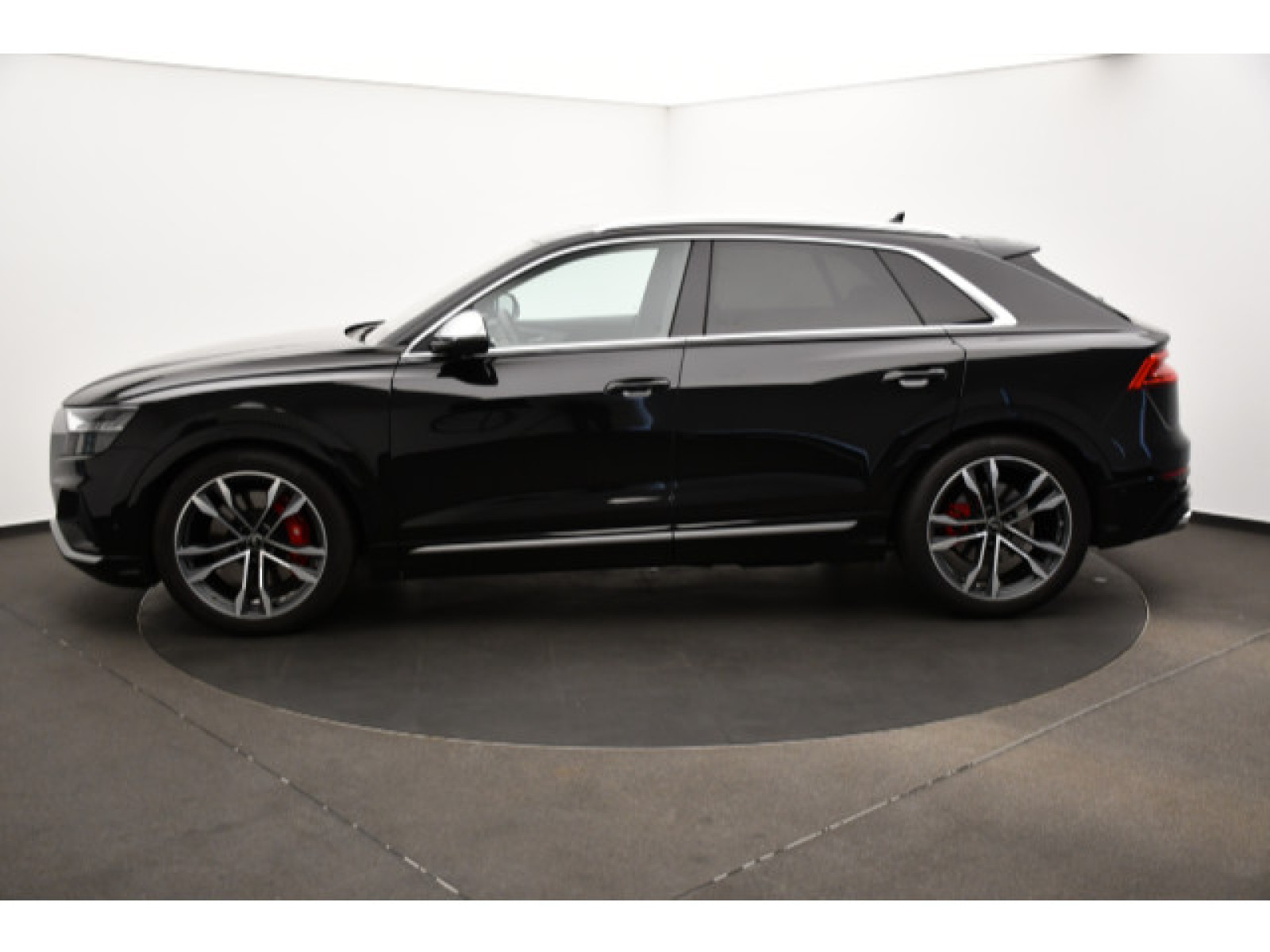 Audi - SQ8_19
