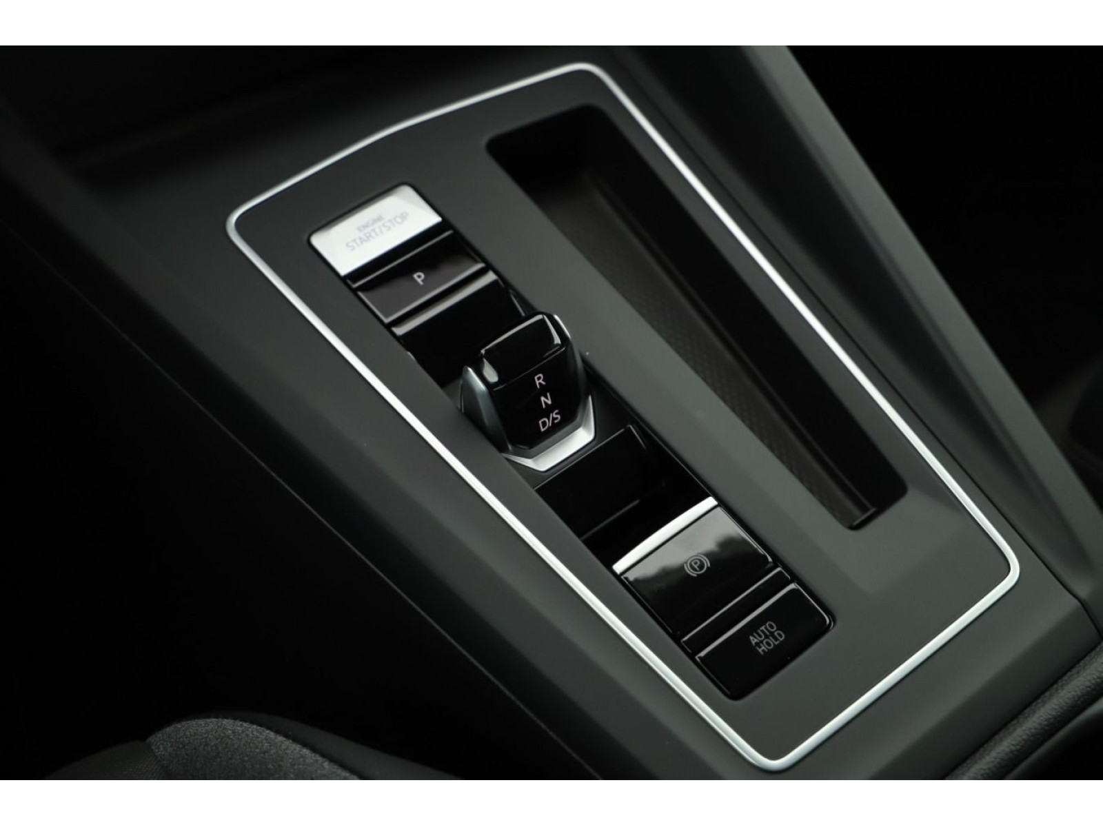 Volkswagen - Golf_11