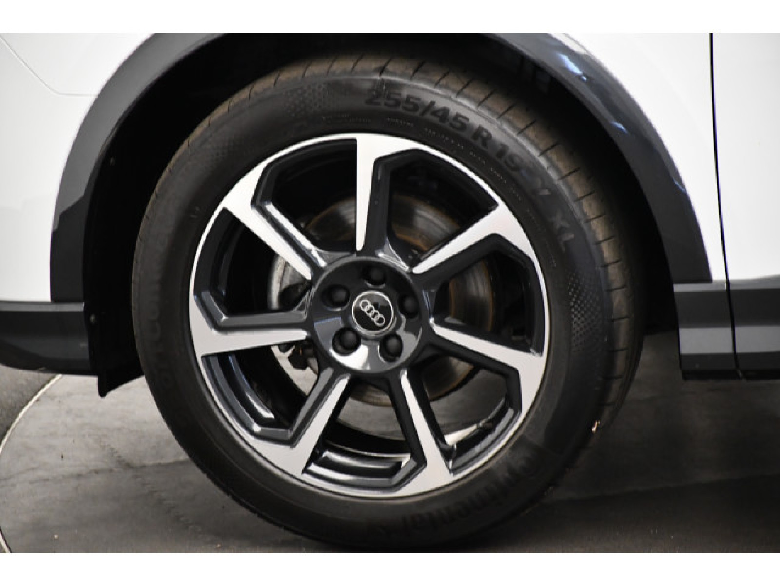 Audi - Q3_16