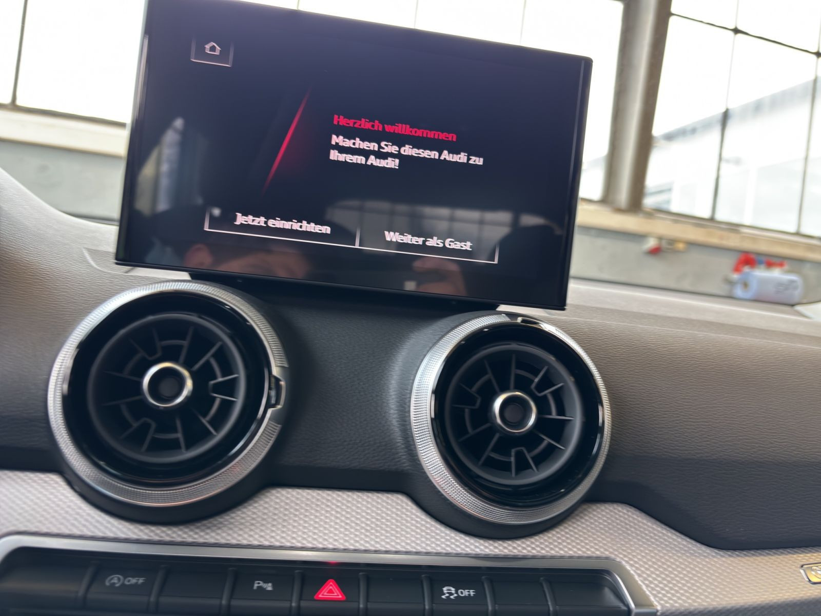 Audi - Q2_14