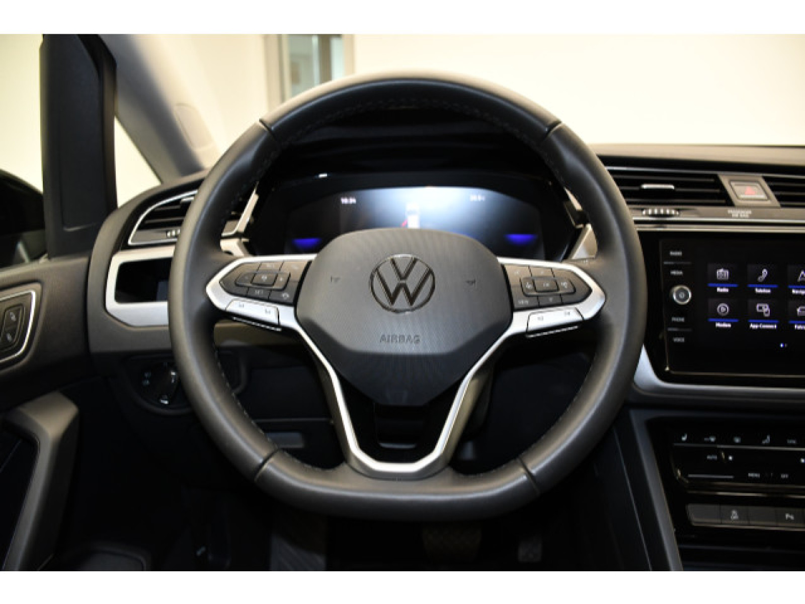 Volkswagen - Touran_5