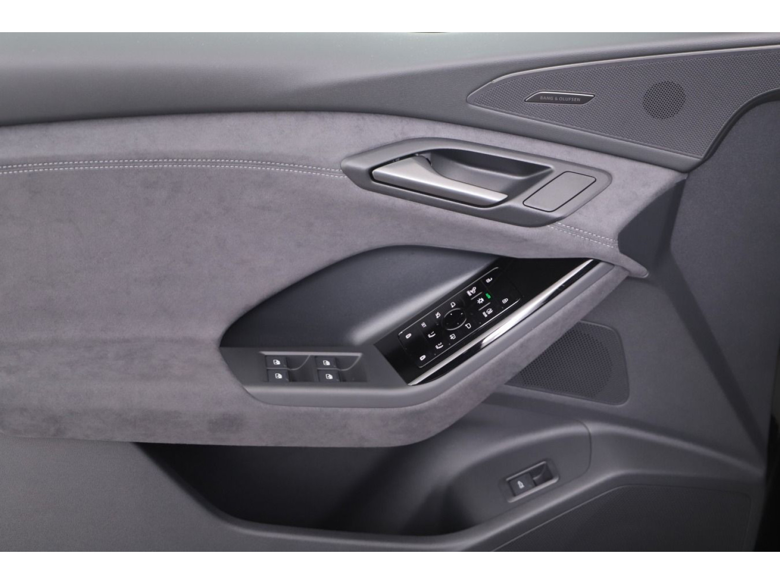 Audi - Q6 SUV e-tron_18