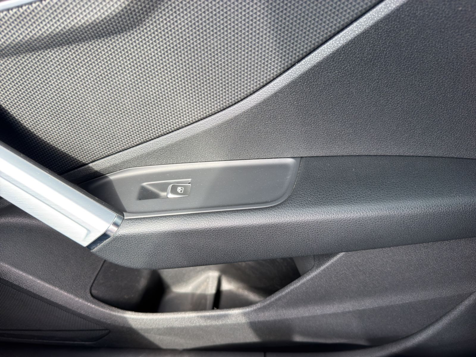 Audi - Q2_15