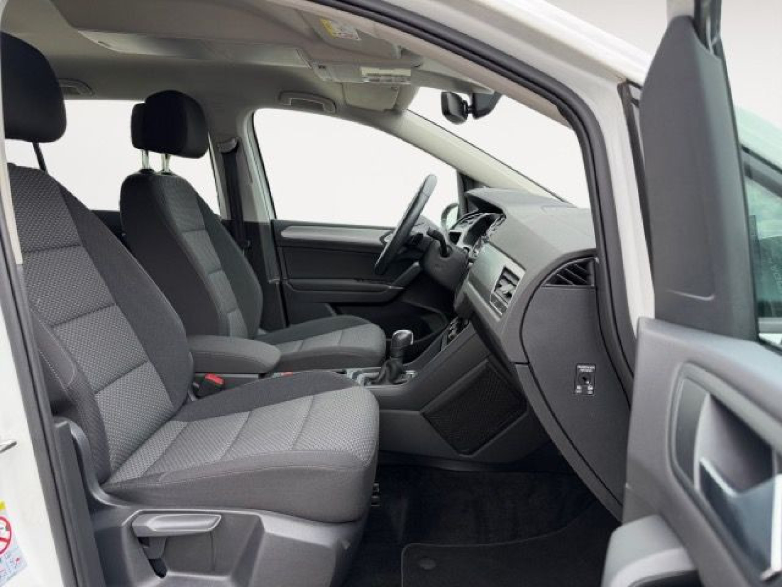 Volkswagen - Touran_15