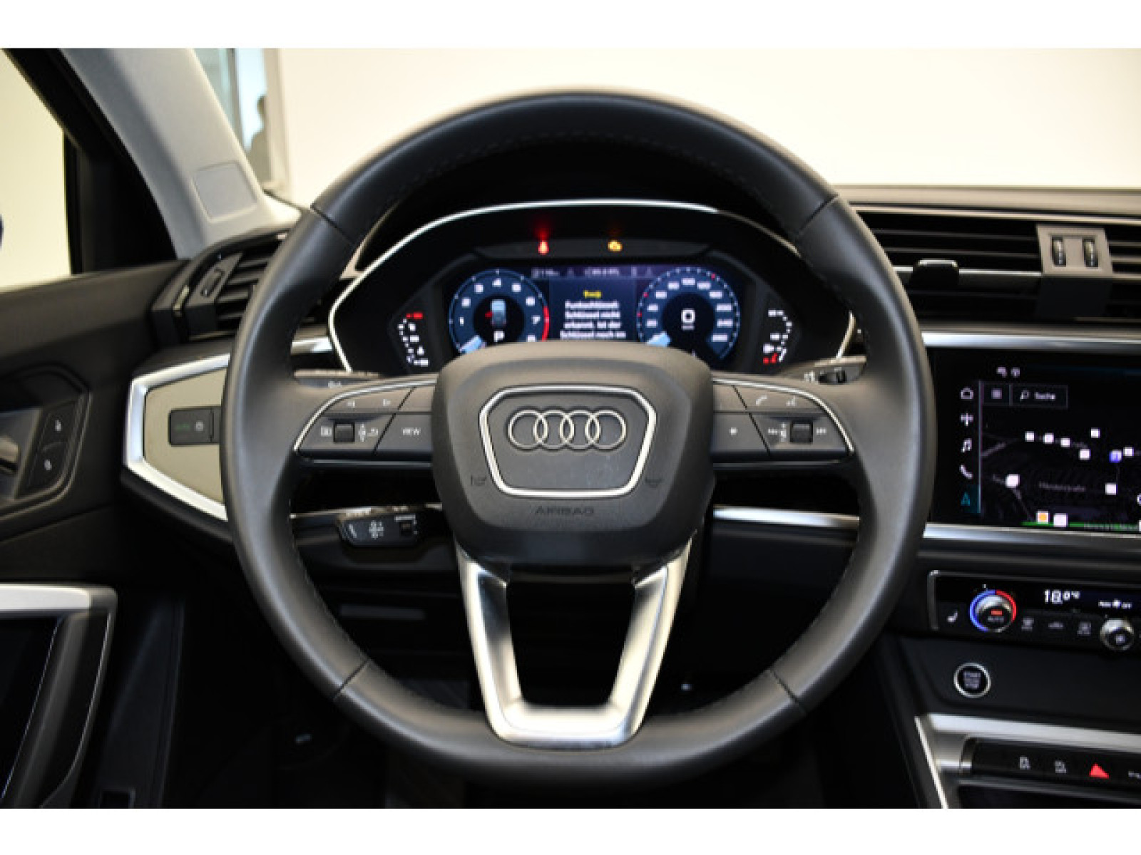 Audi - Q3_7