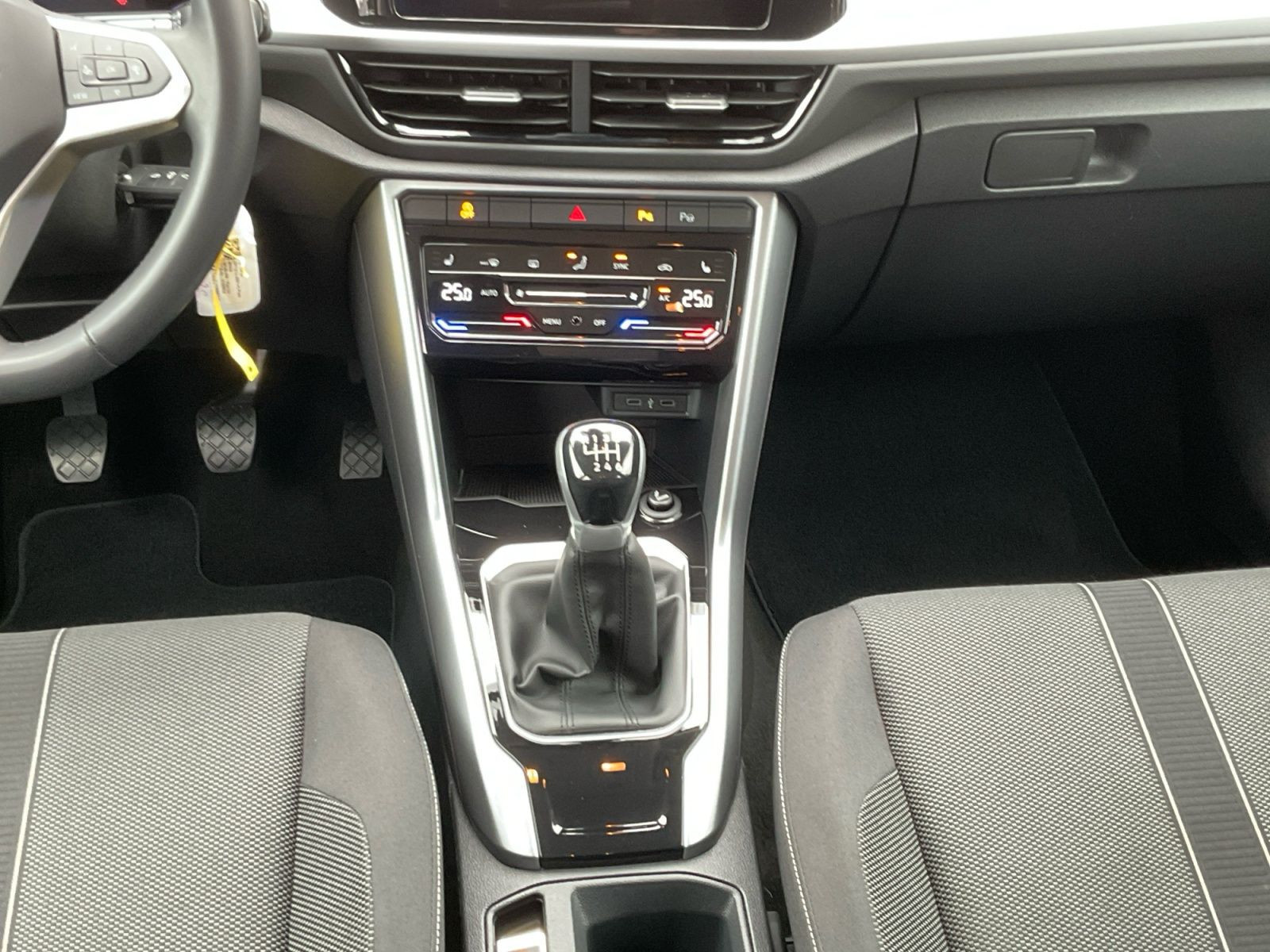 Volkswagen - T-Roc_11