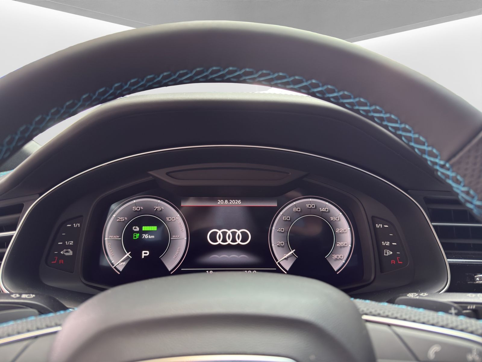 Audi - Q8_10
