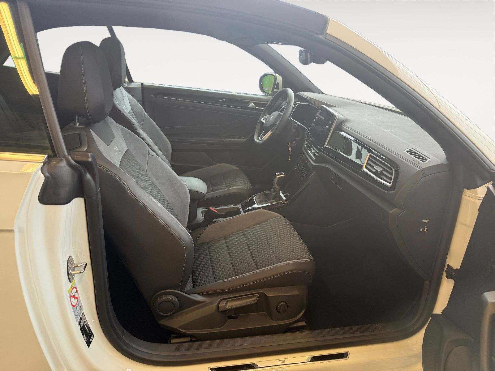 Volkswagen - T-Roc Cabriolet_16