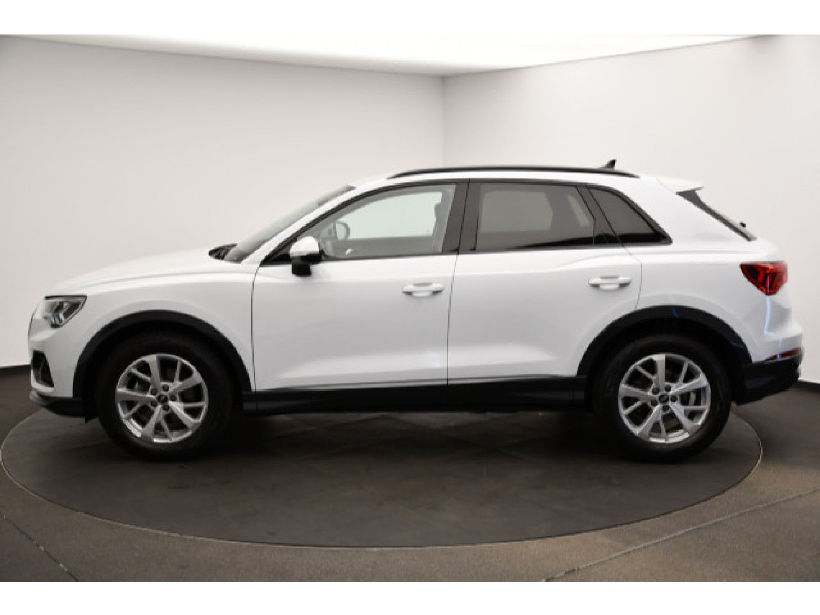 Audi - Q3_17