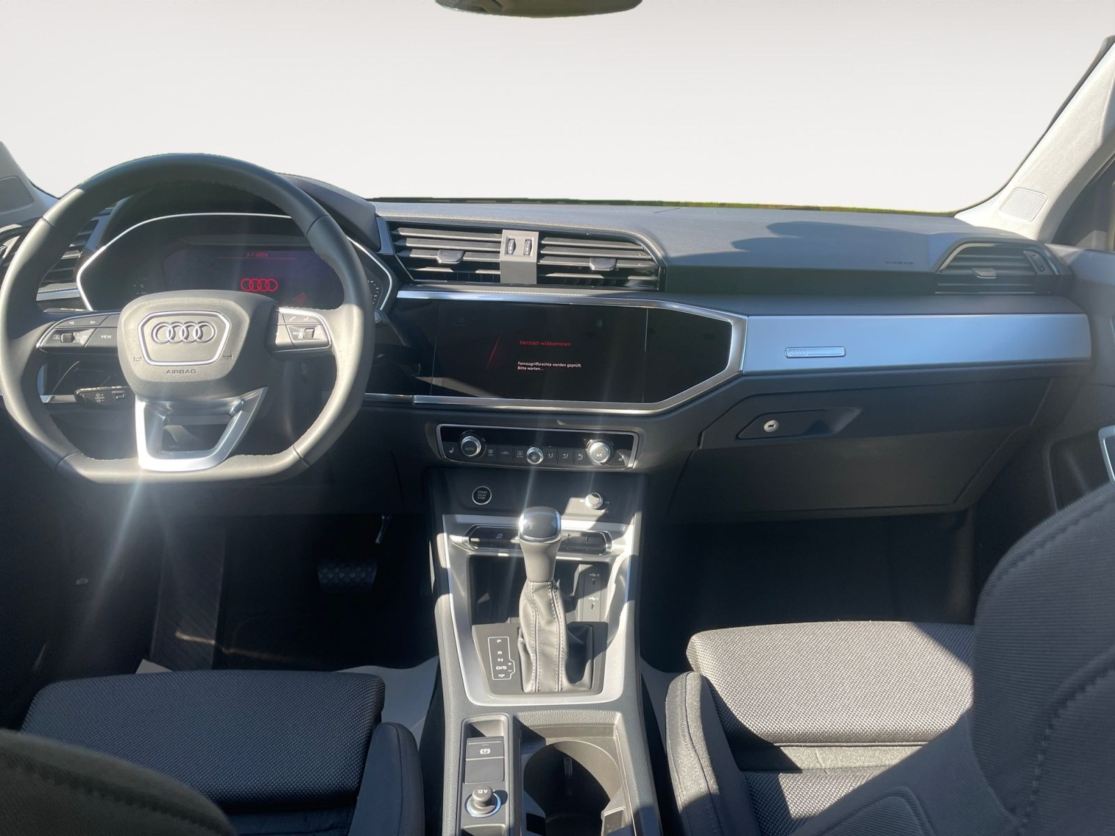 Audi - Q3_12