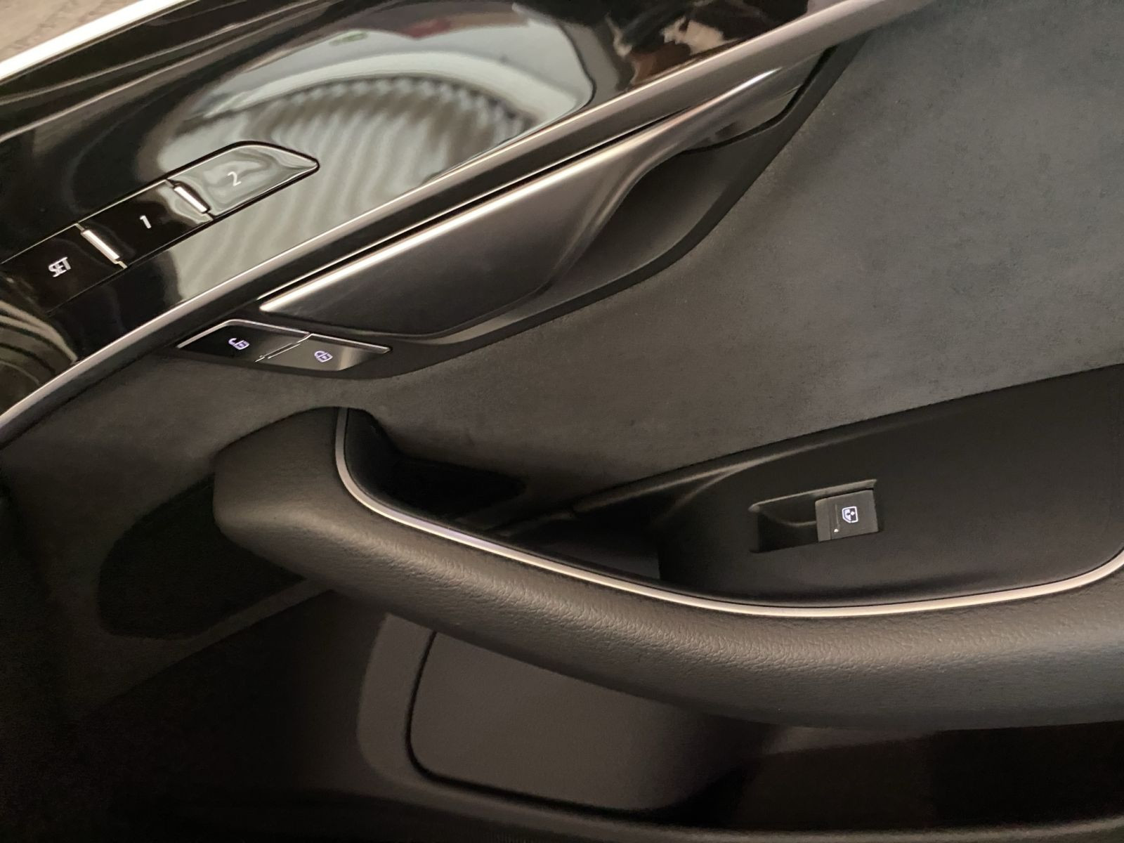 Audi - A8_15