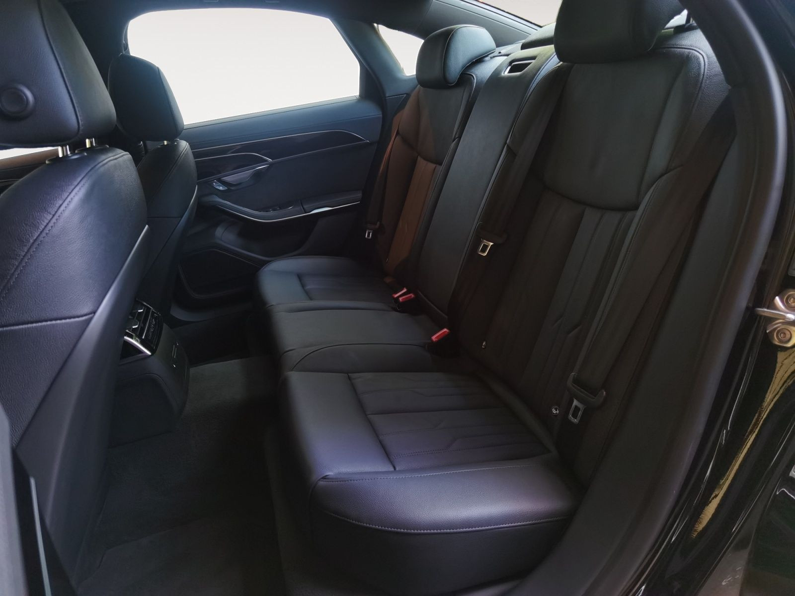 Audi - A8_14