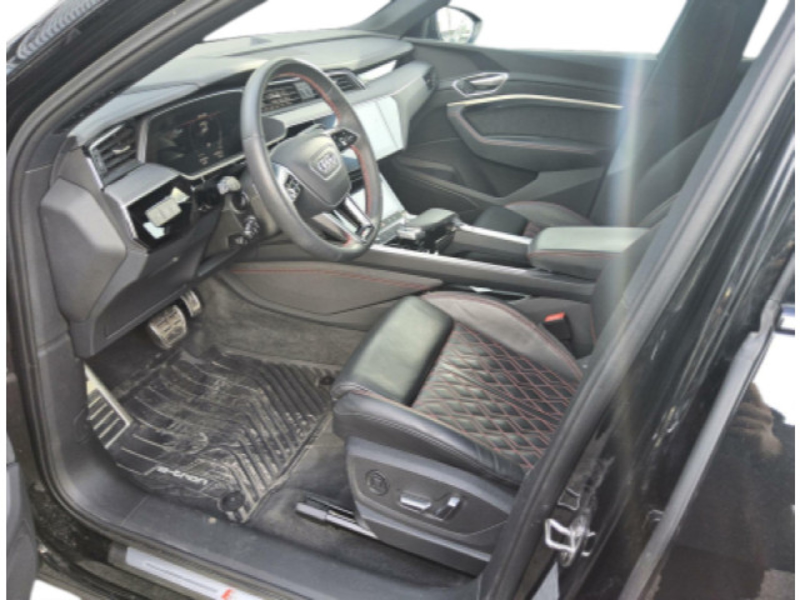 Audi - Q8 Sportback e-tron_3