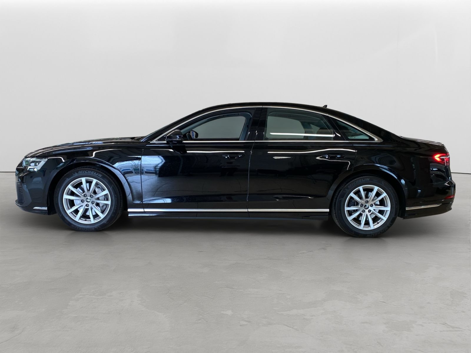 Audi - A8_3