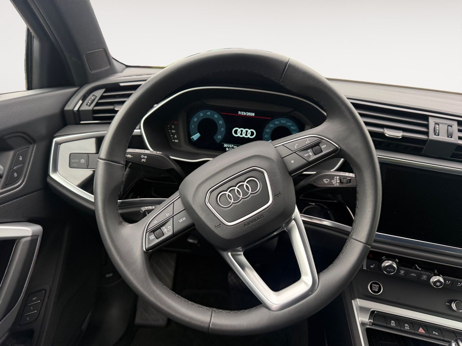 Audi - Q3_15