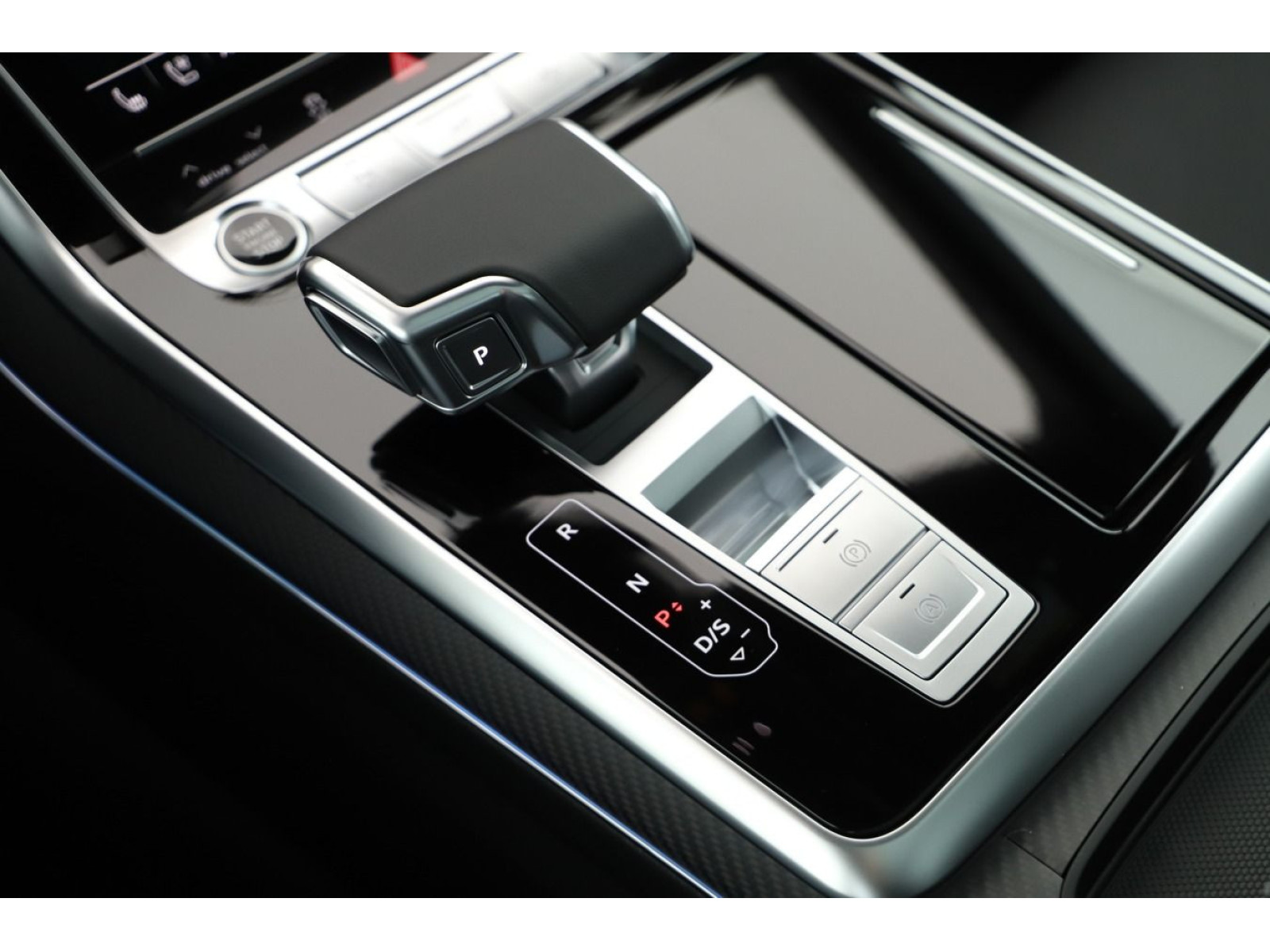 Audi - Q8_15 Audi - Q8_15