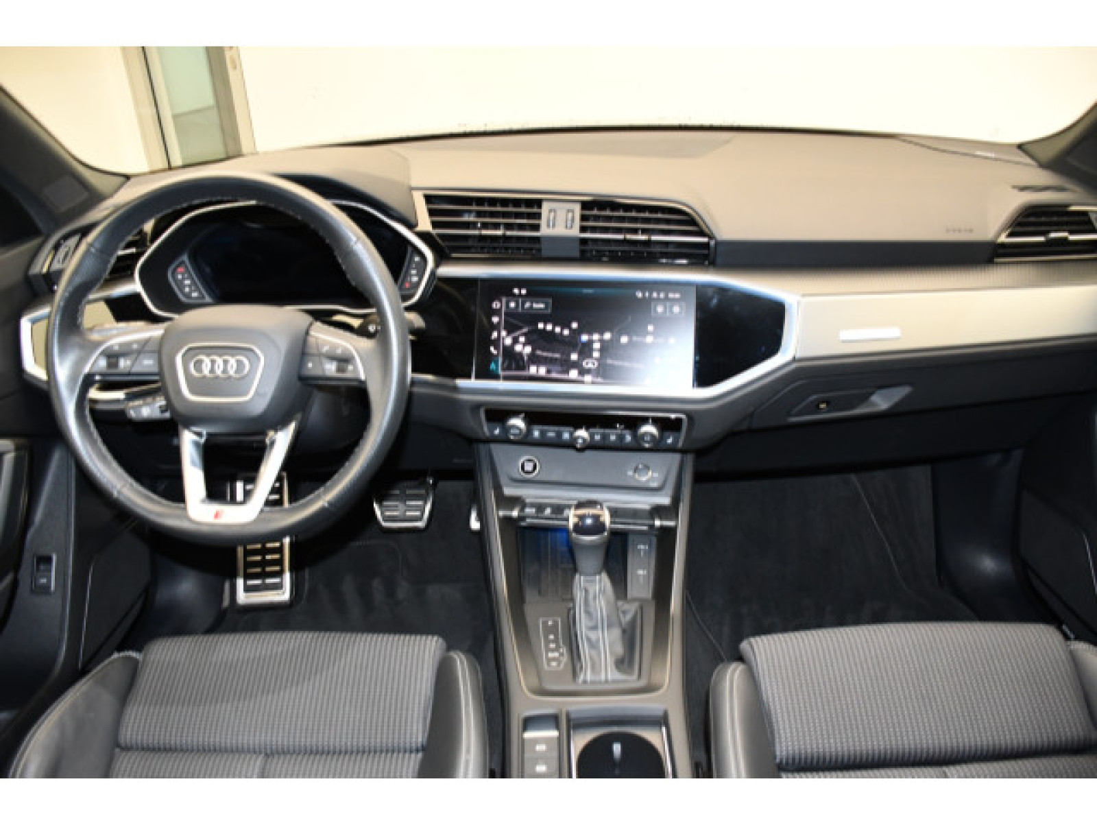 Audi - Q3_4