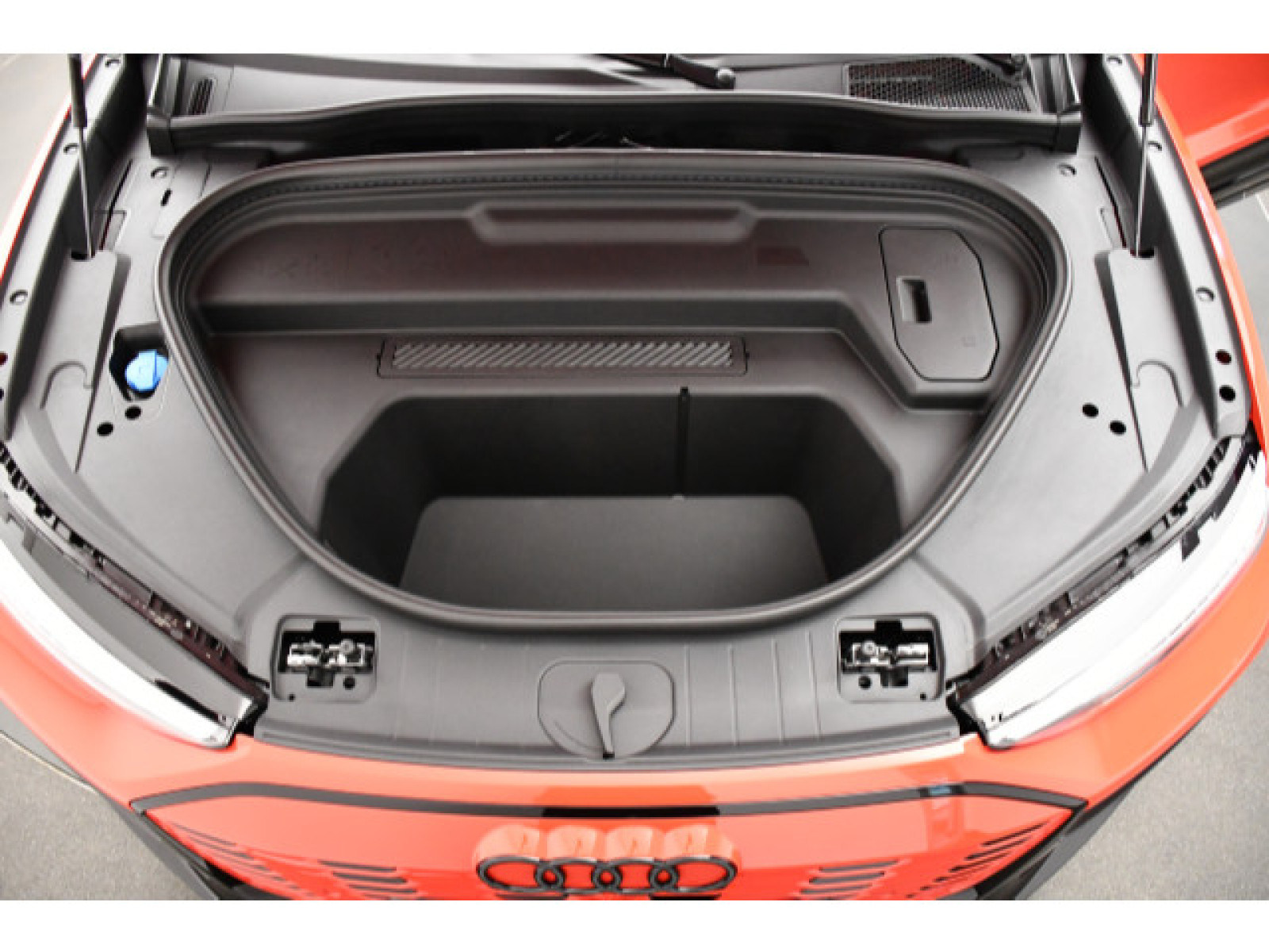 Audi - Q6 Sportback e-tron_16