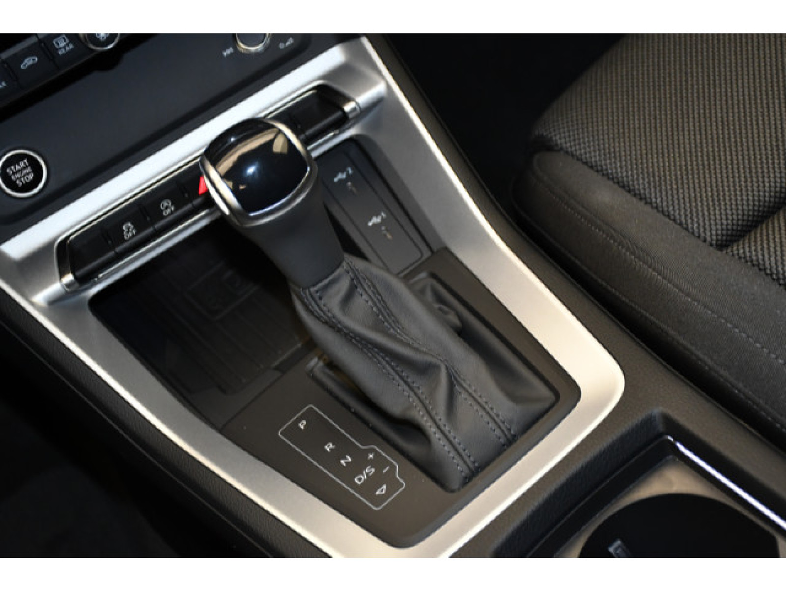 Audi - Q3_9