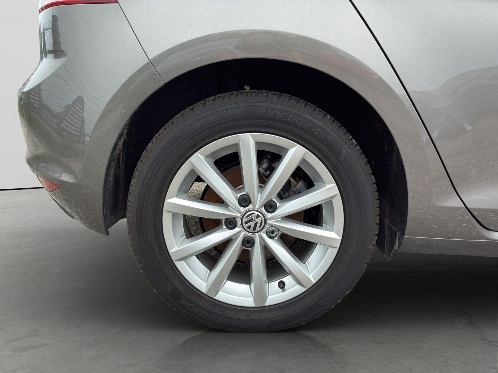 Volkswagen - Golf_16