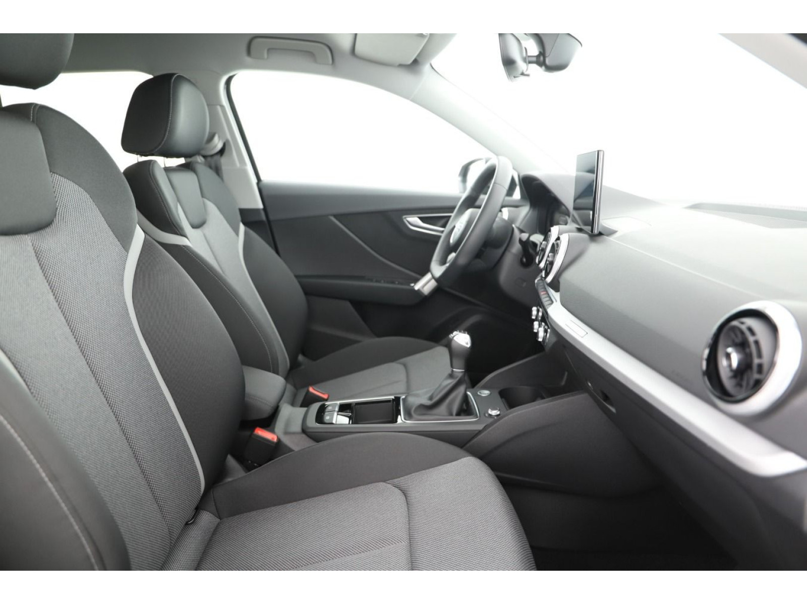 Audi - Q2_8