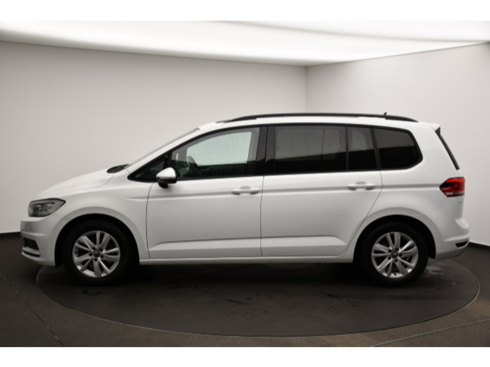 Volkswagen - Touran_18