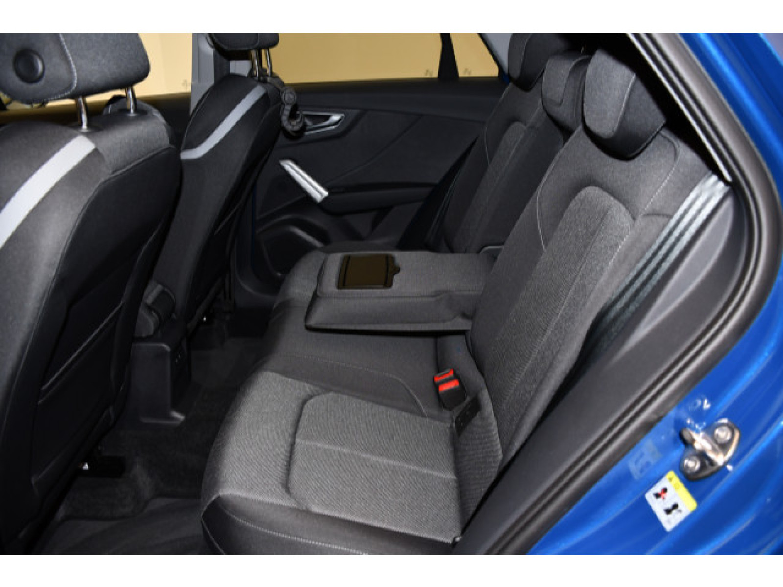 Audi - Q2_12