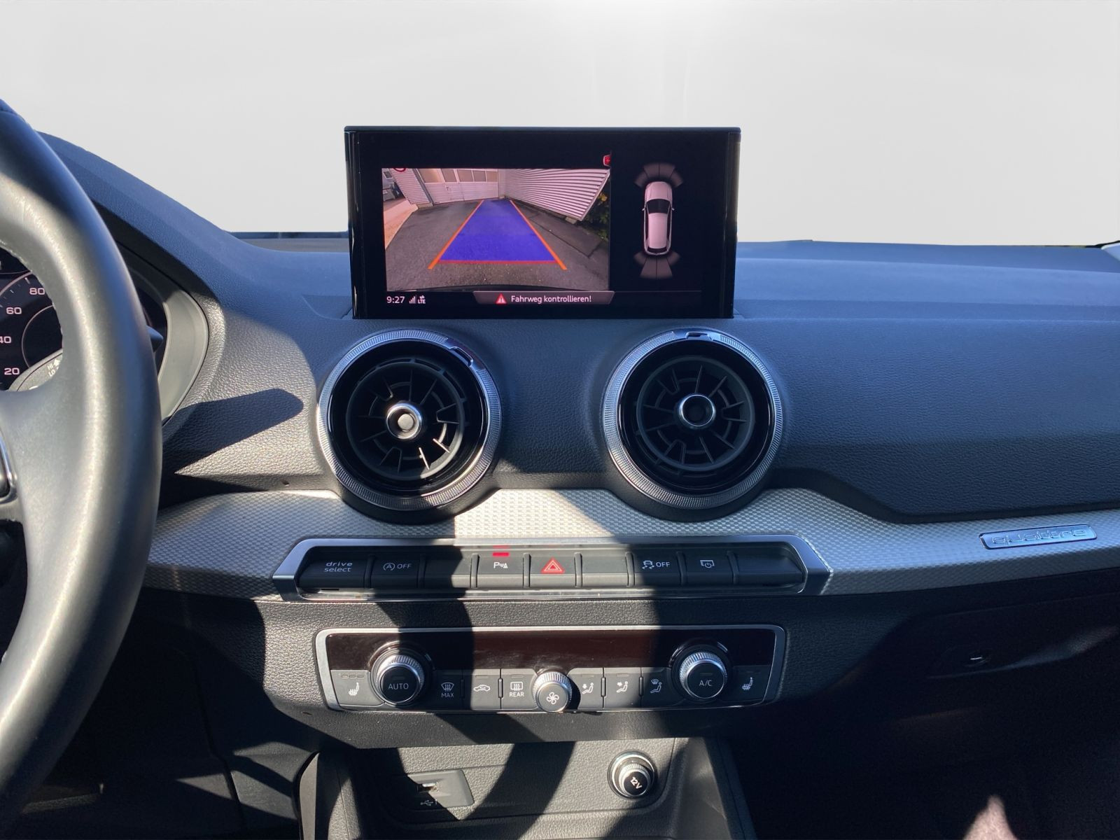 Audi - Q2_12