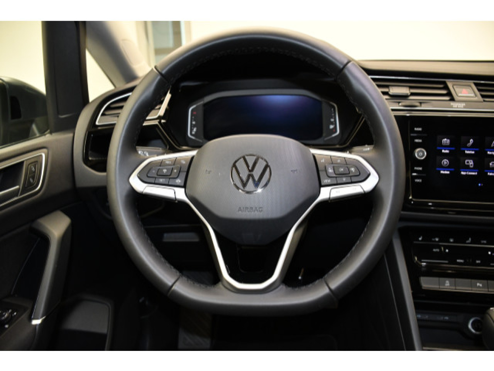 Volkswagen - Touran_5