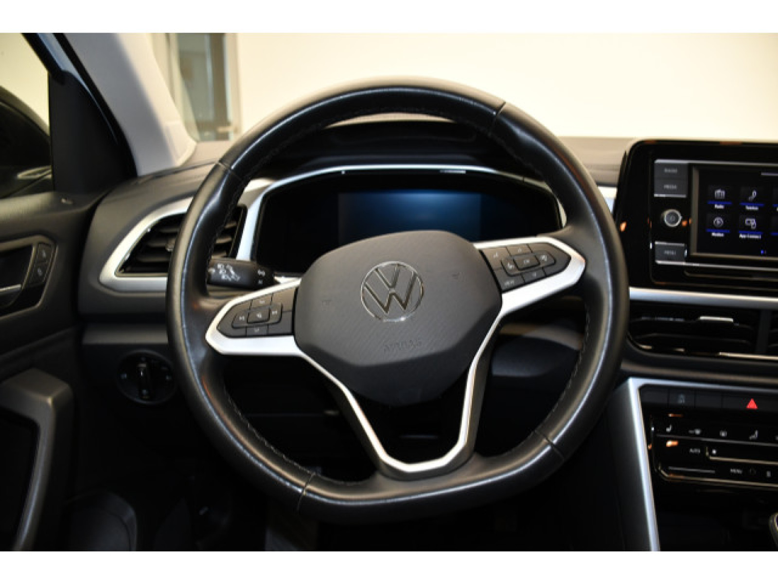 Volkswagen - T-Roc_5