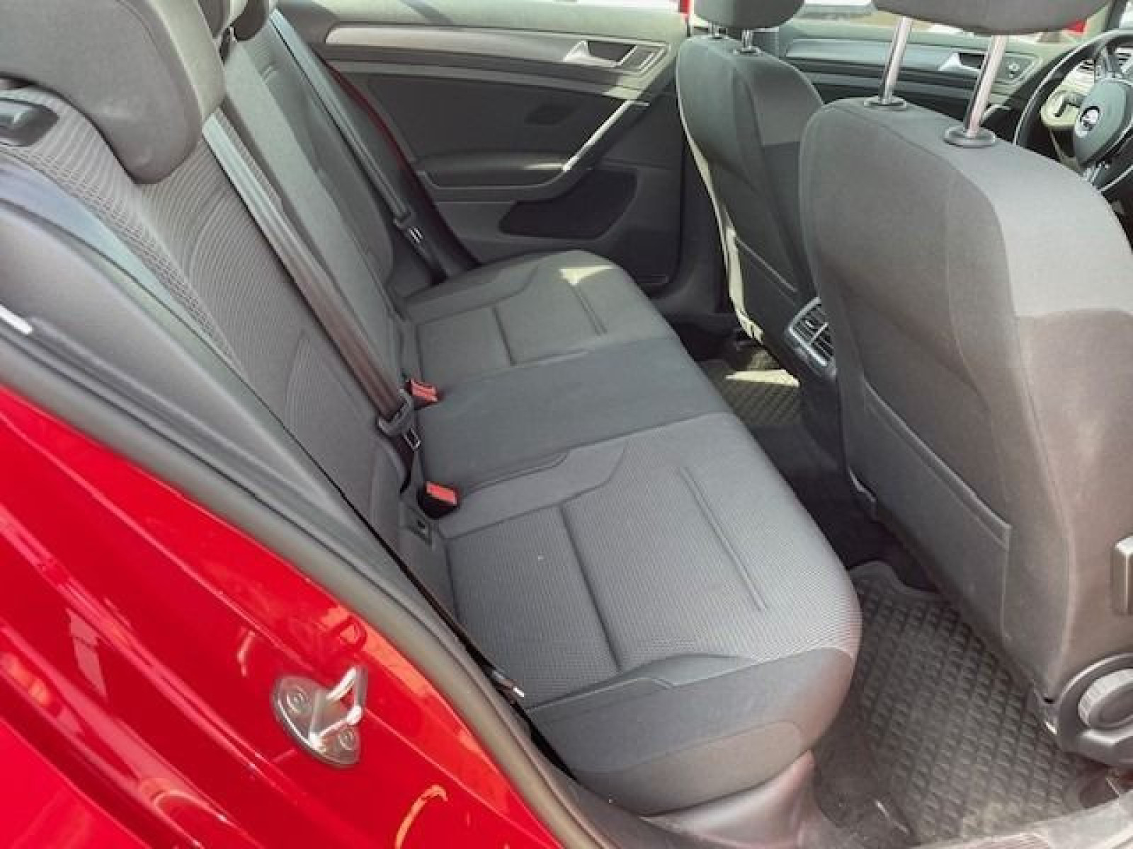 Volkswagen - Golf_8