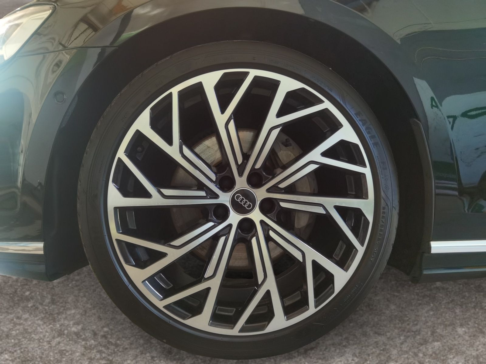 Audi - A8_15
