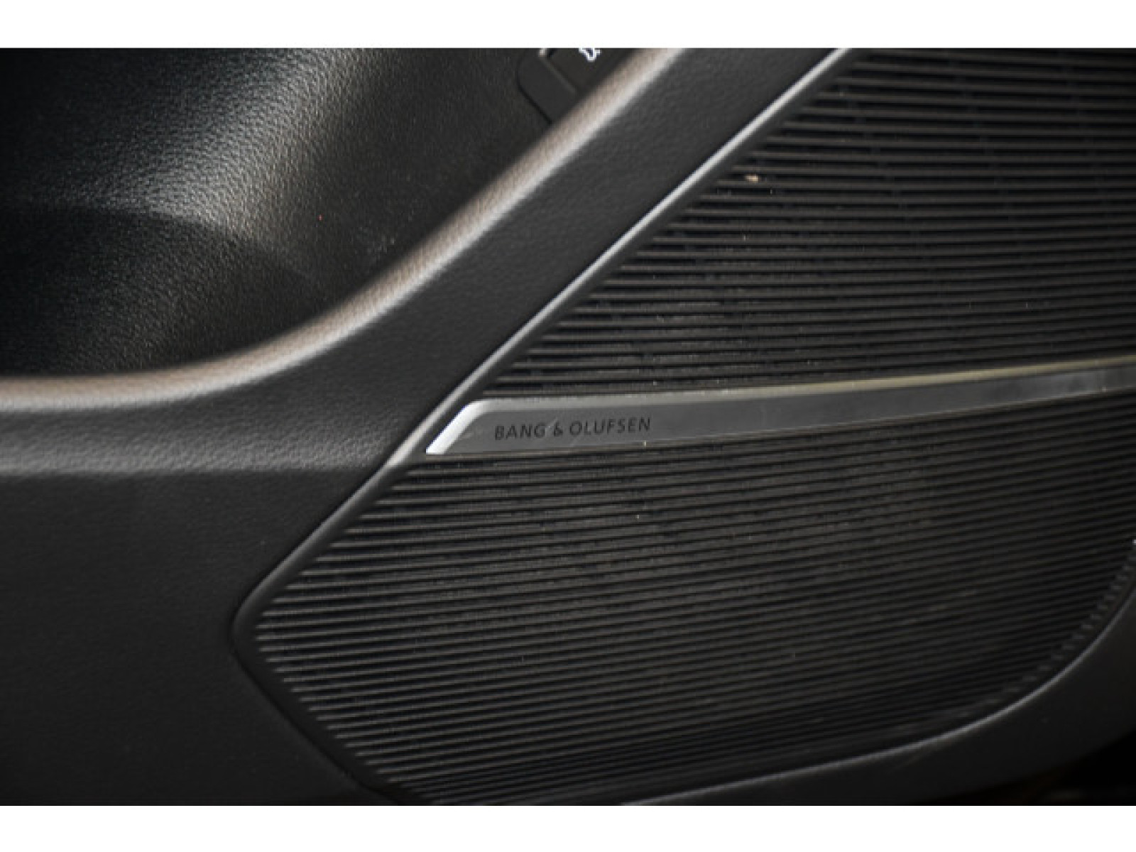 Audi - Q8_9