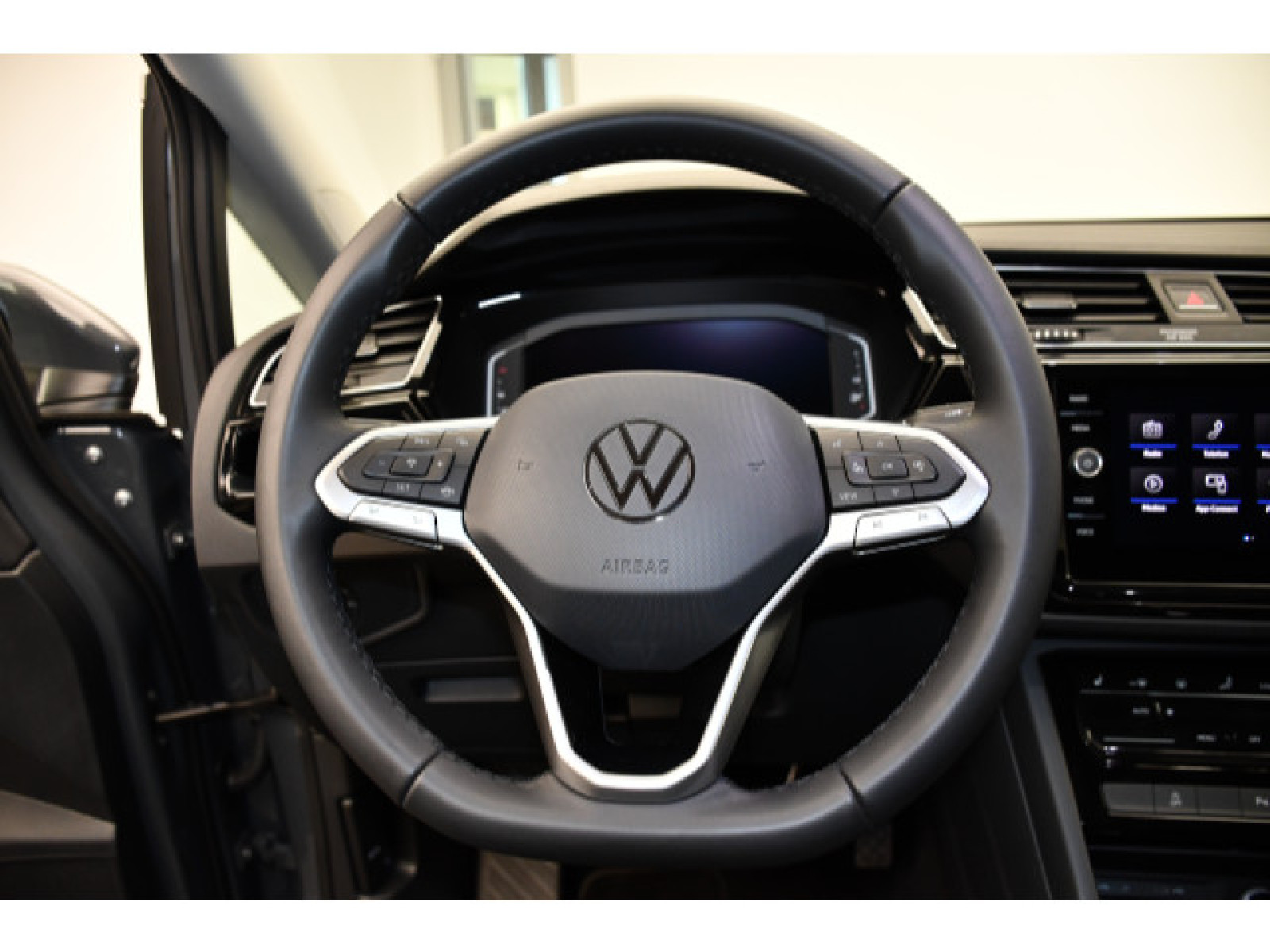 Volkswagen - Touran_5