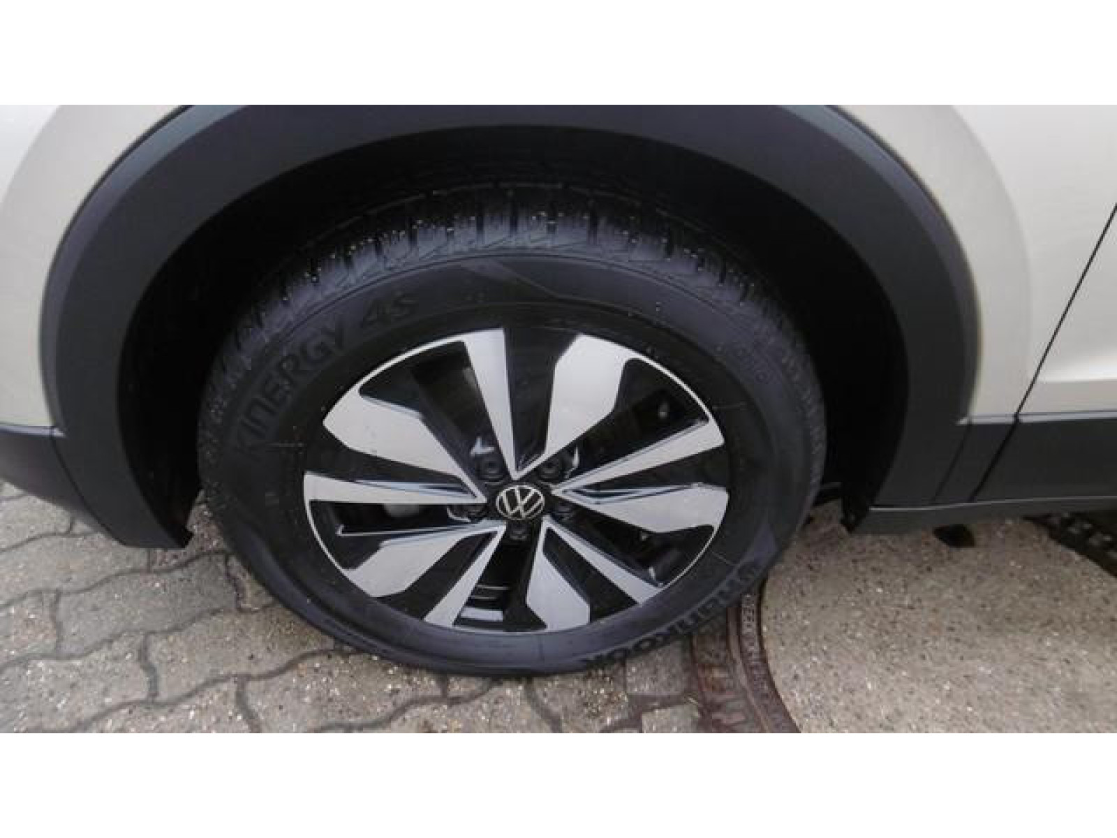 Volkswagen - T-Cross_11