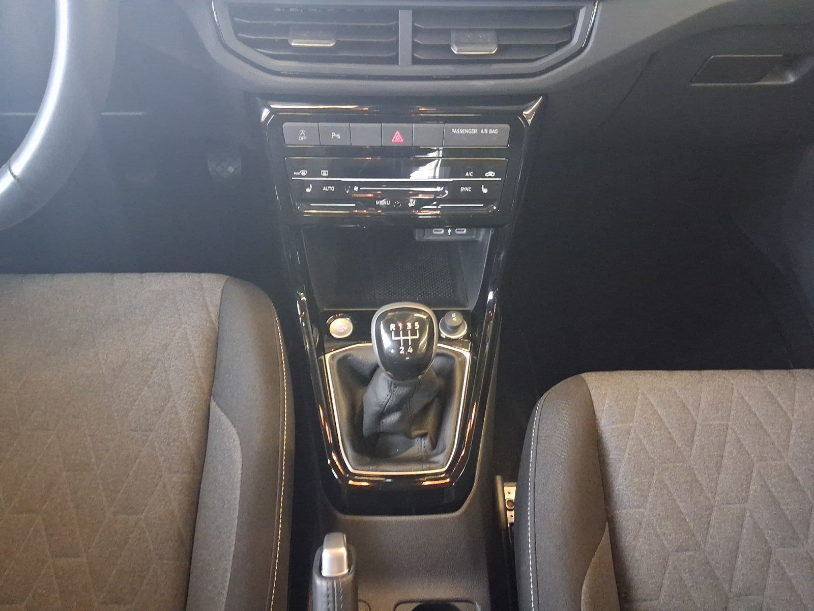 Volkswagen - T-Cross_12